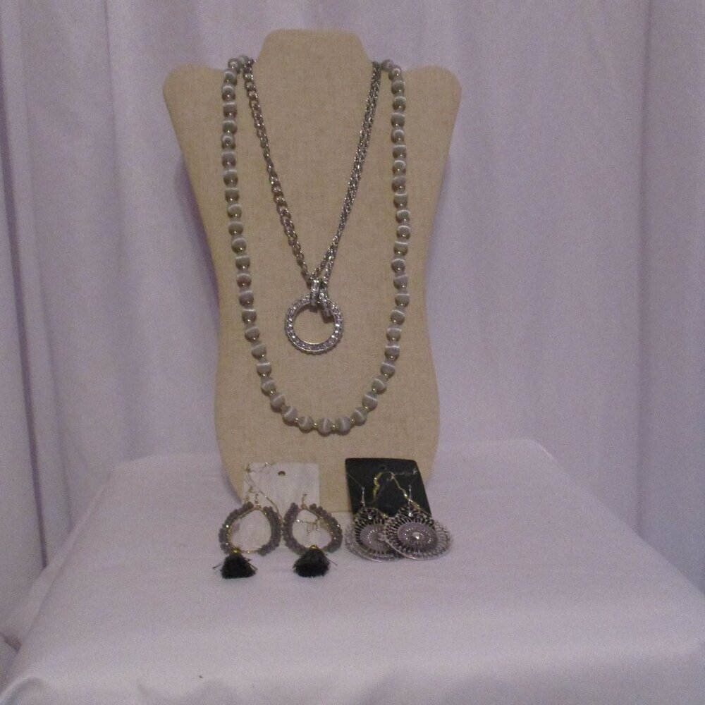 Jewelry Lot (4) Pieces 2 Necklaces 2 Pair Earrings